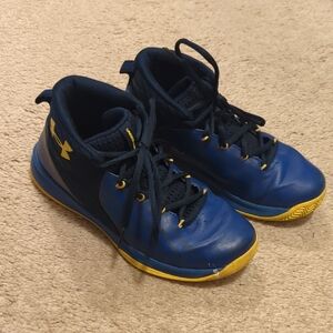 Under Armour Boys Basketball Sneakers 3Y